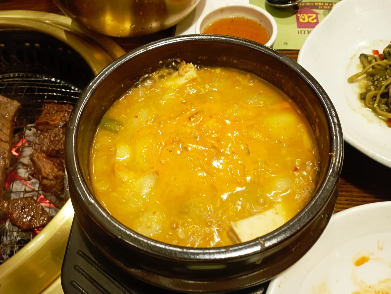 Doenjang jjigae, ensopado coreano de pasta de soja
