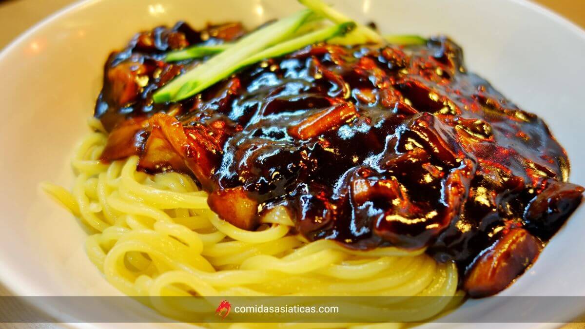 Jajangmyeon: o que é? Como surgiu e como fazer? | Comidas Asiáticas Jajangmyeon: o que é? Como surgiu e como fazer?