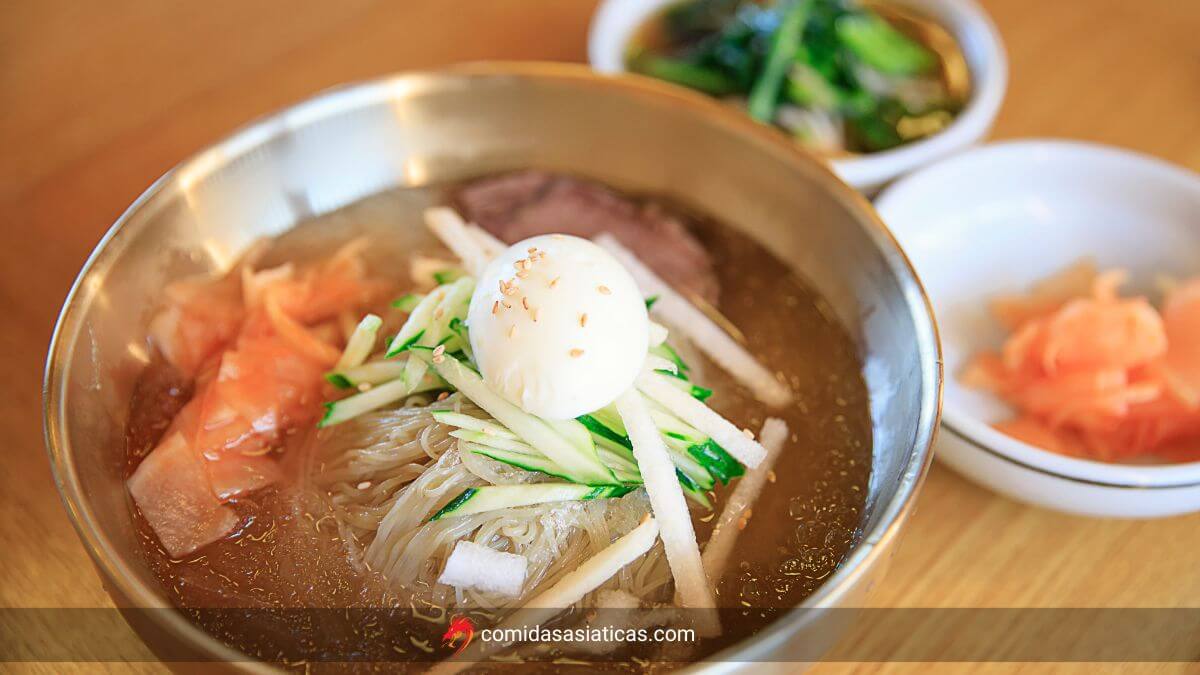 Naengmyeon: Receita e Curiosidades da Sopa Fria Coreana | Comidas Asiáticas Naengmyeon: Receita e Curiosidades da Sopa Fria Coreana