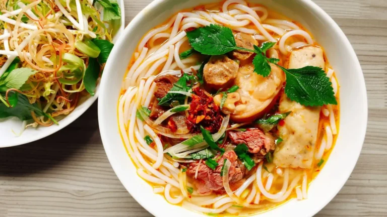 Bún Bò Huế (Bun Bo Hue): O Que é e Como Fazer | Comidas Asiáticas: Bún Bò Huế (Bun Bo Hue): O Que é e Como Fazer