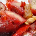 Char Siu: Receita do Porco Cantonês Assado e Laqueado | Comidas Asiáticas: Char siu cantonês assado e fatiado com superfície laqueada