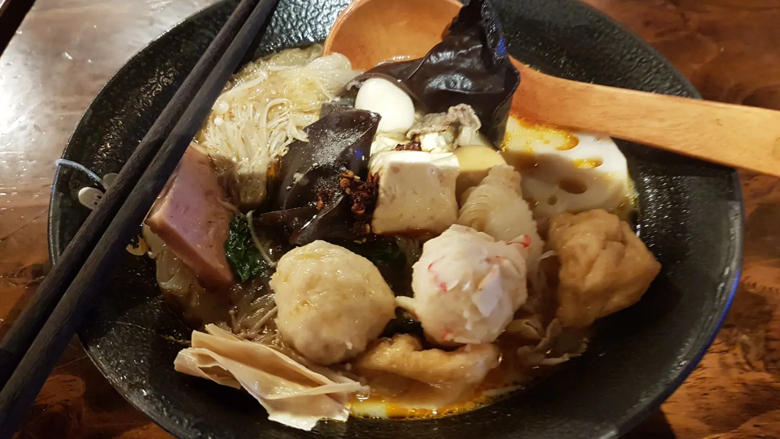 Hot Pot Chinês: O Que é, Ingredientes e Receita para Fazer em Casa