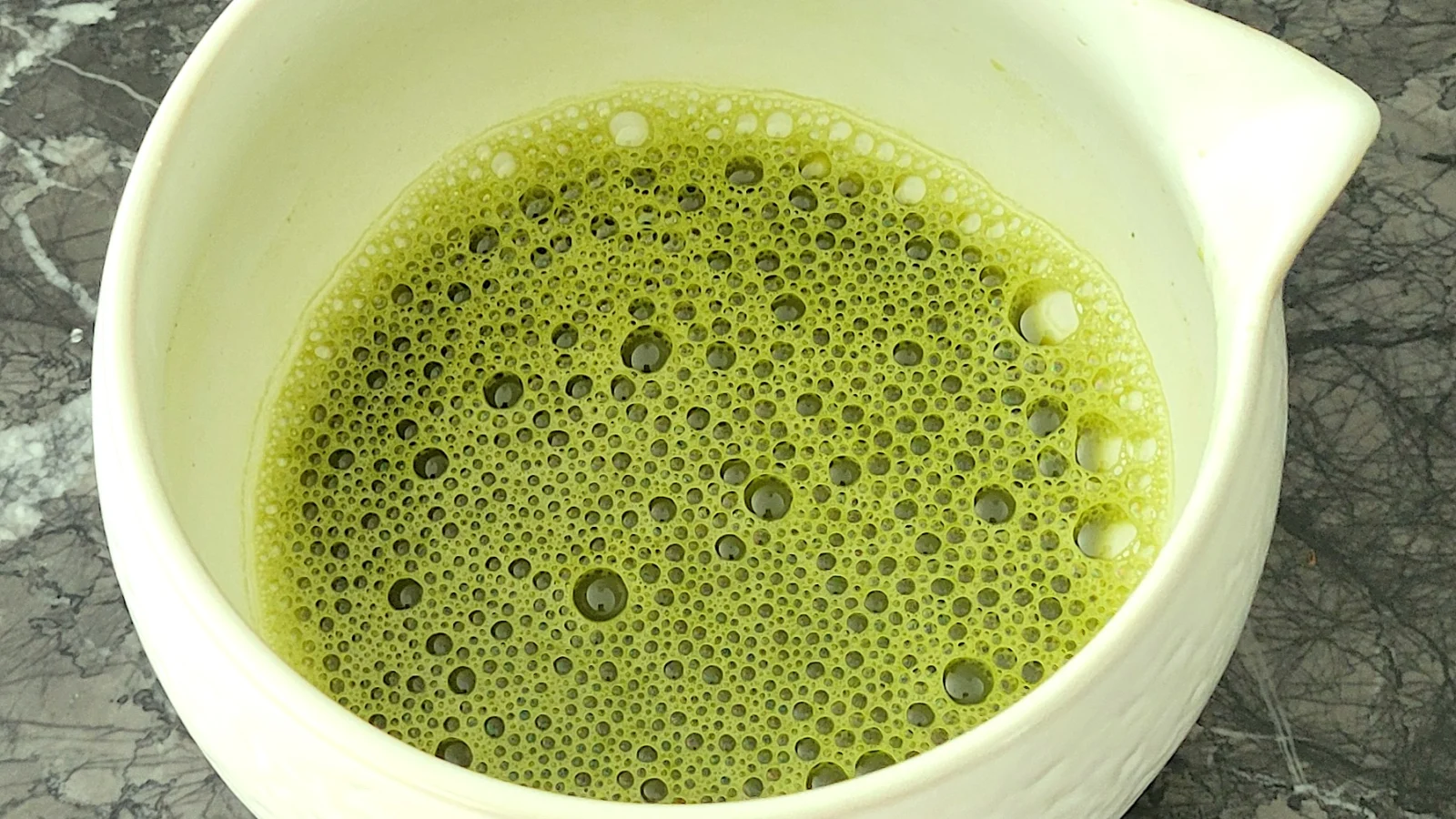 Matcha: O que é, qual o sabor, como preparar e tomar