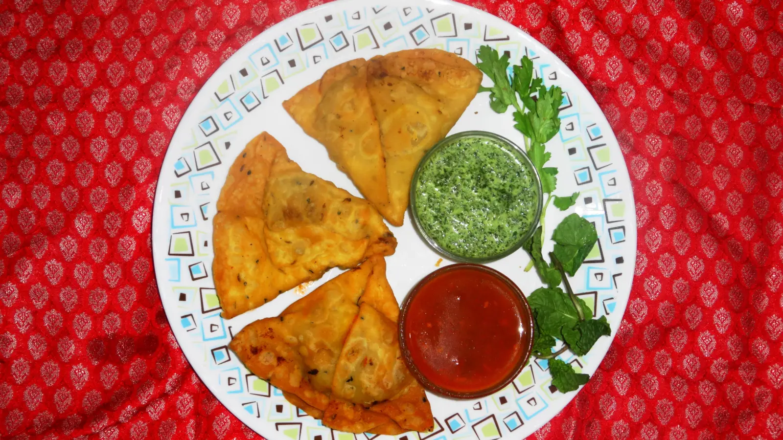 Samosa Indiana: O Que é, Ingredientes e Receita para Fazer em Casa