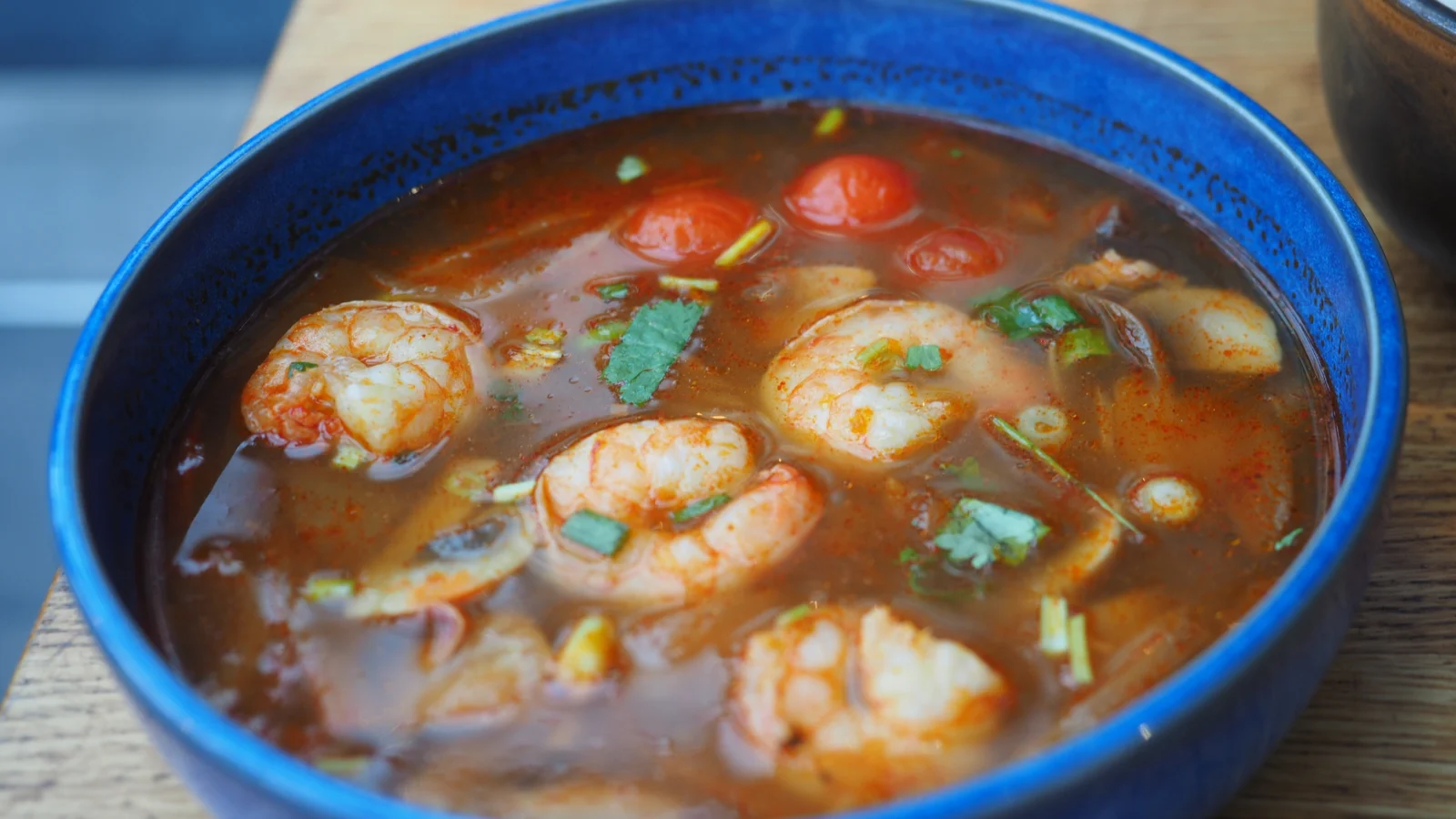 Tom Yum: O Que é e Como Fazer a Sopa Tailandesa Picante e Azeda