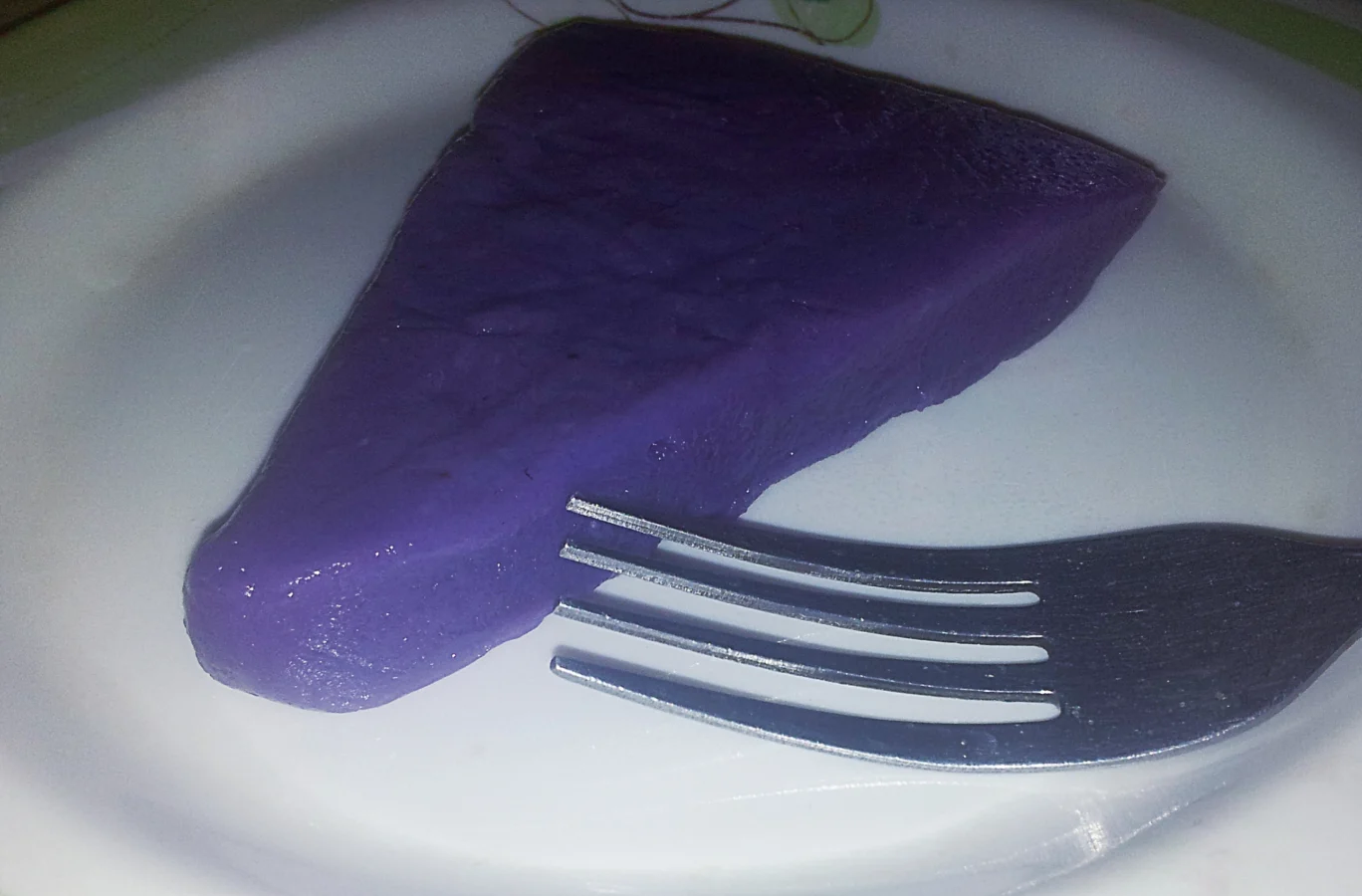 Ube halaya, doce filipino feito com inhame roxo
