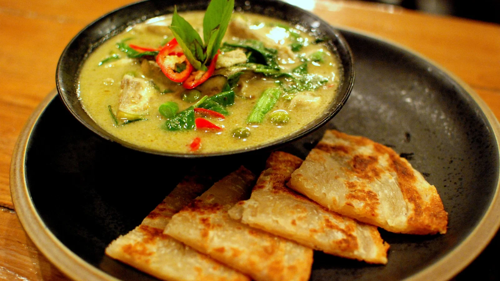 Curry Verde Tailandês: Receita com Frango e Leite de Coco