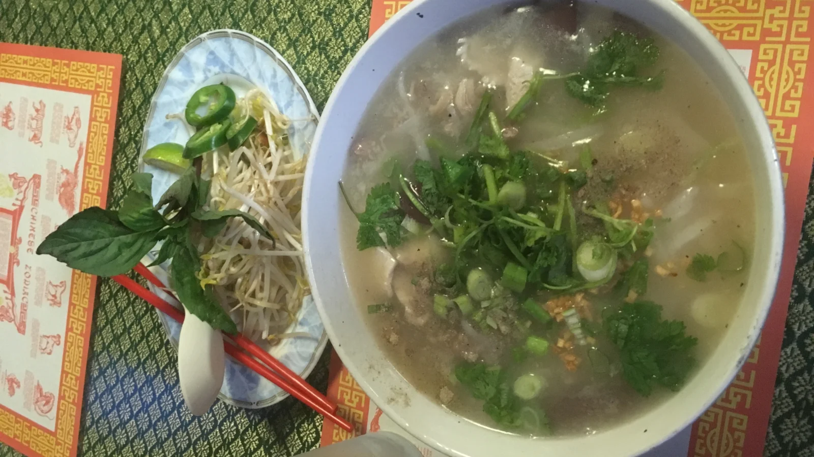 Khao Piak Sen: O Que É e Como Fazer a Sopa do Laos