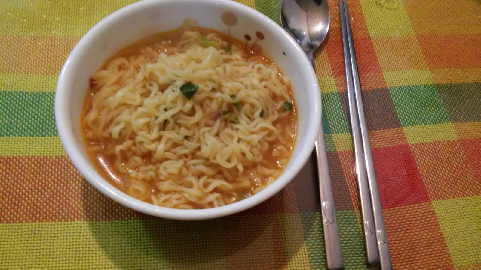 Ramyeon Coreano: O que é, Diferença do Ramen Japonês e Como Preparar