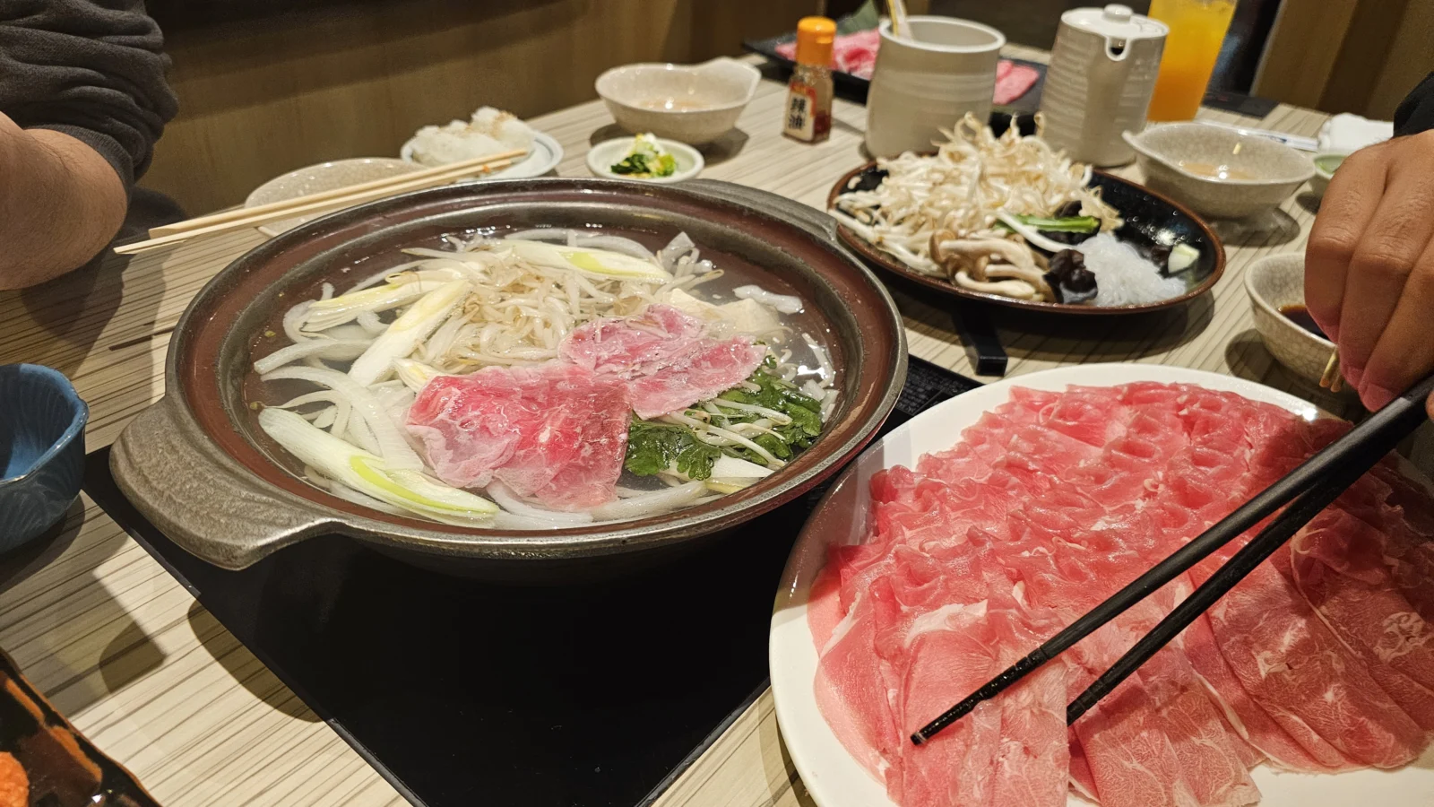 Shabu-shabu: O Que É e Como Preparar o Hot Pot Japonês