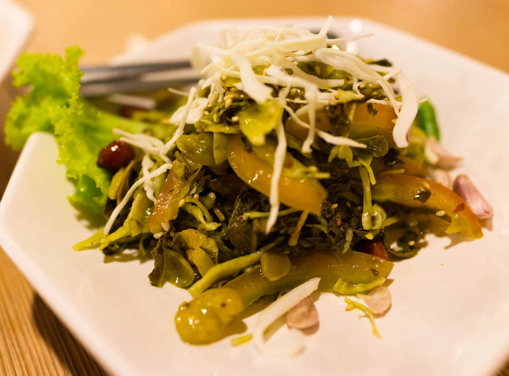 Tea Leaf Salad: Guia e Receita da Salada de Folhas de Chá